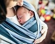 Správne nosenie bábätka v šatke, v nosiči, ring sling – ako nosiť bábätko
