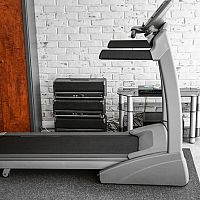 Tichý bežecký pás do bytu musí byť odpružený. Ako vybrať motorový bežecký pás so sklonom?