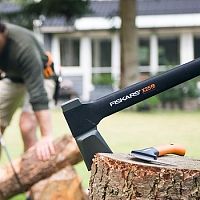 Najlepšia sekera na drevo? Vyskúšajte Patriot, Fiskars, Husqvarna alebo Stihl