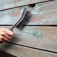 Ako odstrániť starý náter z kovu aj dreva
