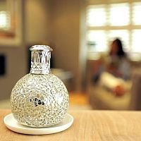 Katalytická lampa má vyčistiť vzduch. Veríte tomu?