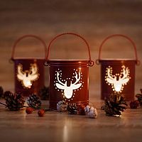 Vianočné svietniky na stôl alebo do okna. Dekorácia, ktorú si vyrobíte aj doma