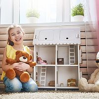 Domčeky pre bábiky z dreva, plastu aj kartónu