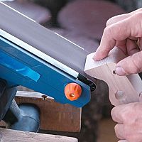 Najlepšie pásové brúsky na drevo sú Makita, Hecht a Bosch