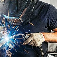 Najlepšie zváracie invertory (zváračky) – Recenzie a testy 2024