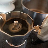 French press, Aeropress, Moka kávovar, Chemex a Dripper – alternatívy ku kávovaru