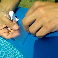 Ako zalepiť nafukovací bazén? Nájsť dieru nemusí byť jednoduché