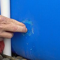 Ako zalepiť nafukovací bazén? Nájsť dieru nemusí byť jednoduché