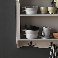 Bonami kuchynská skrinka na poháre a misky