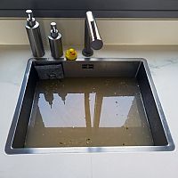 Upchatý odtok v dreze