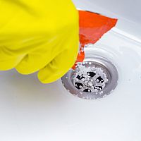 Prostriedok na upchatý odtok hydroxid sodný