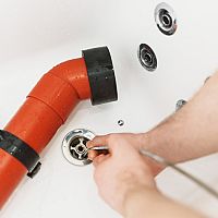 Ako vyčistiť upchatý odtok vo vani?