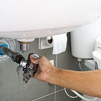 Upchatý odtok v kúpeľni