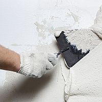 Druhy omietok do interiéru – sádrová, vápenno-cementová, hlinená, sanačná