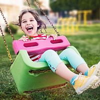 Hojdačka do bytu nielen do detskej izby. Pripevnite do stropu alebo na zárubňu