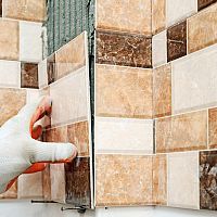 Jolly hrany – zakončenie obkladu do uhla