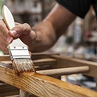 Olej alebo vosk na drevo a drevený nábytok? Prírodný, tuhý, včelí?