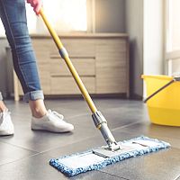 Ako vybrať mop? Je najlepší rotačný, mop s rozprašovačom, robotický či parný?