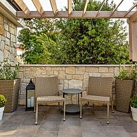 Prútený a ratanový nábytok do interiéru aj exteriéru