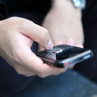 Tlačidlový telefón s wifi, androidom a dobrým foťákom? Nokia a Samsung majú dobré recenzie