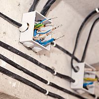 Výmena elektrických rozvodov v byte, dome, bytovom dome. Aká je cena, treba povolenie?