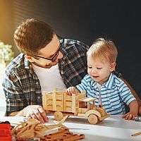 Drevené hračky pre deti na ťahanie, tlačenie, do kuchynky. Vyskúšajte Montessori či Woody