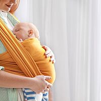 Šatky na nosenie detí – ako vybrať, viazanie, recenzie