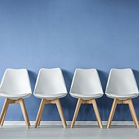 Stolička k PC, pre deti, do jedálne, do sprchy – poradíme, ako vybrať stoličku do každej miestnosti