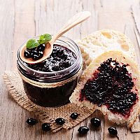 Spracovanie červených, bielych a čiernych ríbezlí: ríbezľový džem, víno, kolač, sirup + recepty