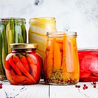 Ako sterilizovať fľaše na zaváranie? Skúste mikrovlnku, rúru alebo umývačku riadu