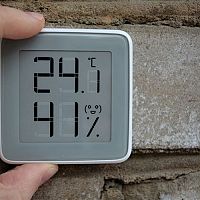 Kvalitný vlhkomer do bytu musí byť presný. Čo tak profesionálny vlhkomer s teplomerom?