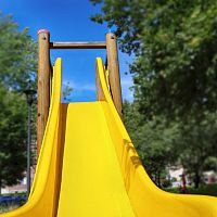 Drevená, plastová, nafukovacia šmykľavka pre deti do záhrady i do bytu – recenzie, skúsenosti