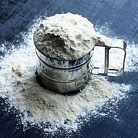 Váženie bez váhy: koľko gramov je 1 PL, ako odvážiť 1 gram, koľko je hrnček pri pečení