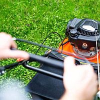 Najlepšie a najpredávanejšie sú benzínové kosačky s pojazdom. Návod, ako vybrať, recenzie, test