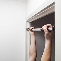 Hrazda do dverí na zárubne alebo na stenu? Poradíme