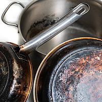 Ako vyčistiť pripálený hrniec? Najlepšie babské rady sú sóda bikarbóna a ocot