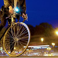 Najlepšie predné a zadné svetlo na bicykel? USB nabíjateľné, 1 000 lúmenov, s laserom a smerovkami