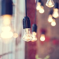 Teplota svetla a svietivosť žiaroviek: neutrálna biela, studená biela alebo žlté svetlo? Aká je farba svetla v kelvinoch?