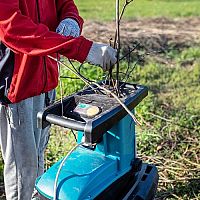Najlepšie drviče konárov a štiepkovače. Elektrický alebo benzínový drvič konárov?