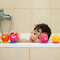 Penové či naťahovacie hračky do vane pre deti i bäbatká